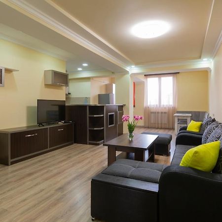 Umba Apartment N5 - Balcony And Mount Ararat View Yerevan Bagian luar foto