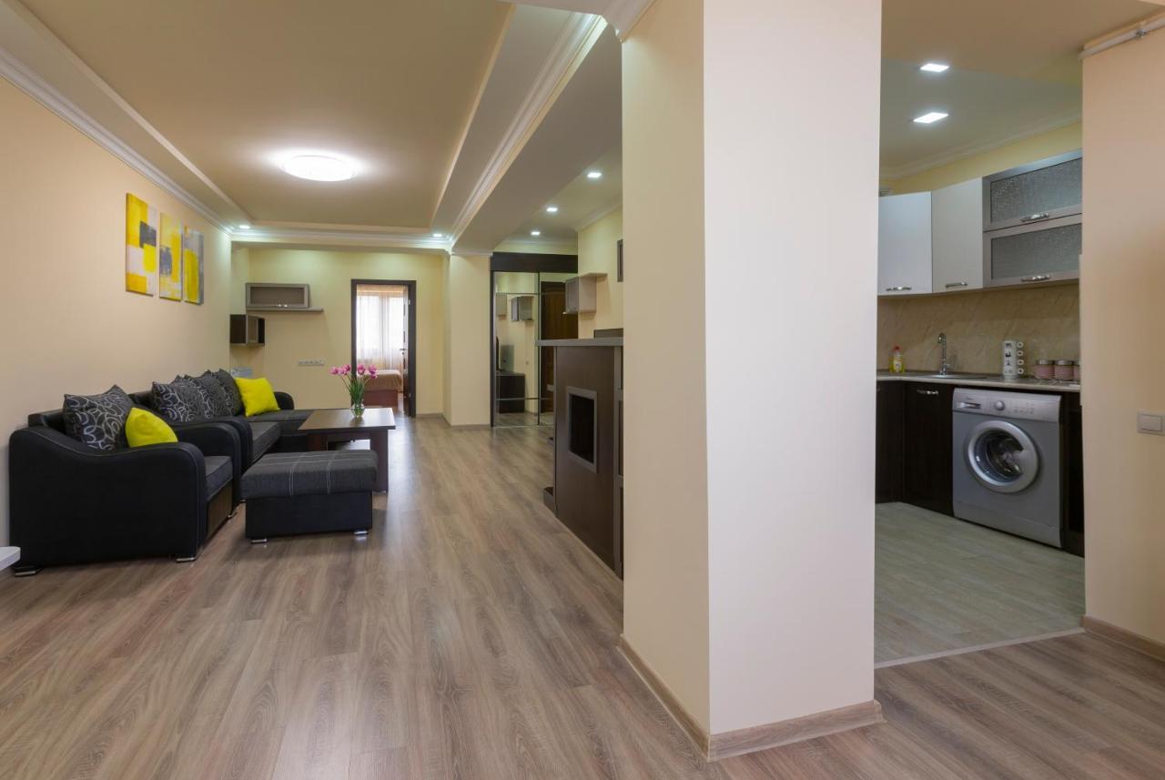 Umba Apartment N5 - Balcony And Mount Ararat View Yerevan Bagian luar foto